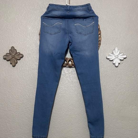 Hollister Women's Light Blue Skinny Jeans - Picture 2 of 3